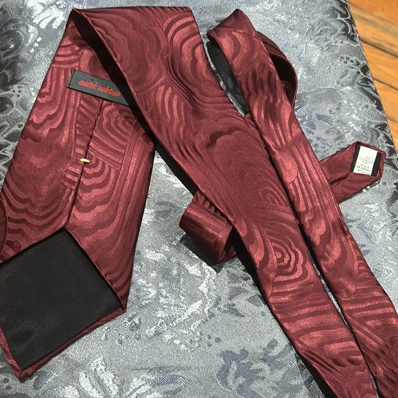 🔥 Andre Valetino 💯 % silk Necktie Red78054 RN # 45590 serial # 6562713399